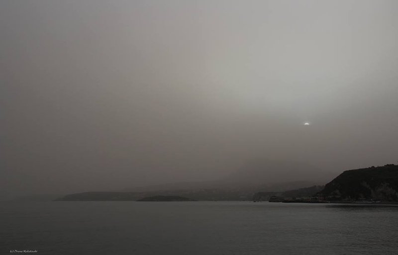 Αποπνικτική ατμόσφαιρα στην Κρήτη -Η αφρικανική σκόνη έχει καλύψει τα πάντα [εικόνες] | iefimerida.gr 3