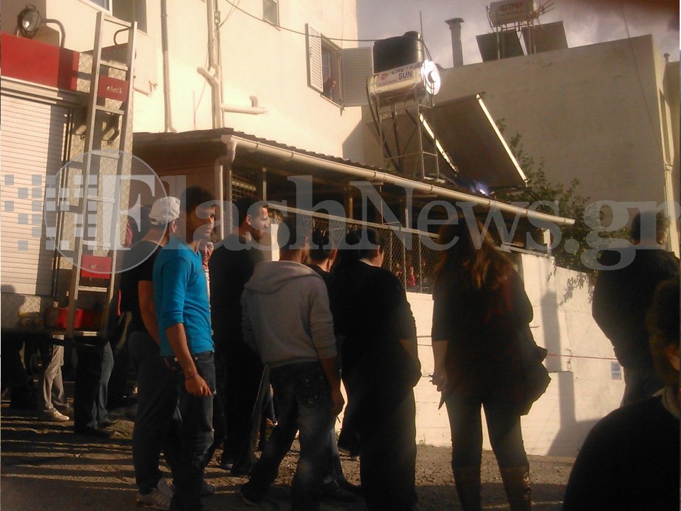 Ηλικιωμένη κάηκε ζωντανή μέσα στο σπίτι της -Ξέσπασε φωτιά από το καντήλι της νεκρής κόρης της [εικόνες] | iefimerida.gr 0