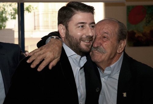 Ανδρουλάκης: Να κρατήσουμε αναμμένη τη φλόγα της ελπίδας [εικόνες & βίντεο] | iefimerida.gr 5