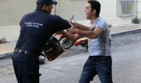 Ξεχειλίζει η οργή στην Κρήτη - Πήγαν να λιντσάρουν τους βιαστές της 25χρονης στο Ηράκλειο [εικόνες&βίντεο] | iefimerida.gr 1