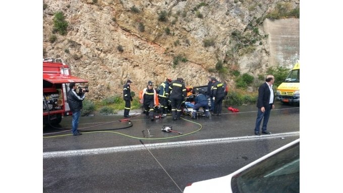 Φρικτό τροχαίο δυστύχημα με έναν νεκρό και τρεις τραυματίες στην Κρήτη -Αγροτικό συγκρούστηκε με νταλίκα [εικόνες] | iefimerida.gr 1