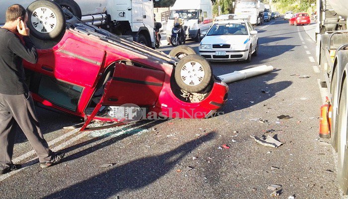 Σφοδρή σύγκρουση βυτιοφόρου με αυτοκίνητο στα Χανιά -Ντελαπάρισε το αμάξι [εικόνες] | iefimerida.gr 2