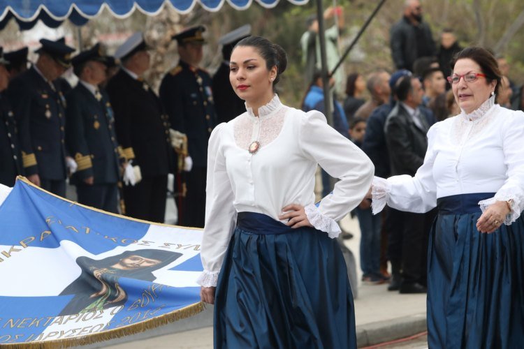 Παρελάσεις 25ης Μαρτίου: Λιποθυμίες, τραυματισμοί & εντυπωσιακές παρουσίες [εικόνες & βίντεο] | iefimerida.gr 11