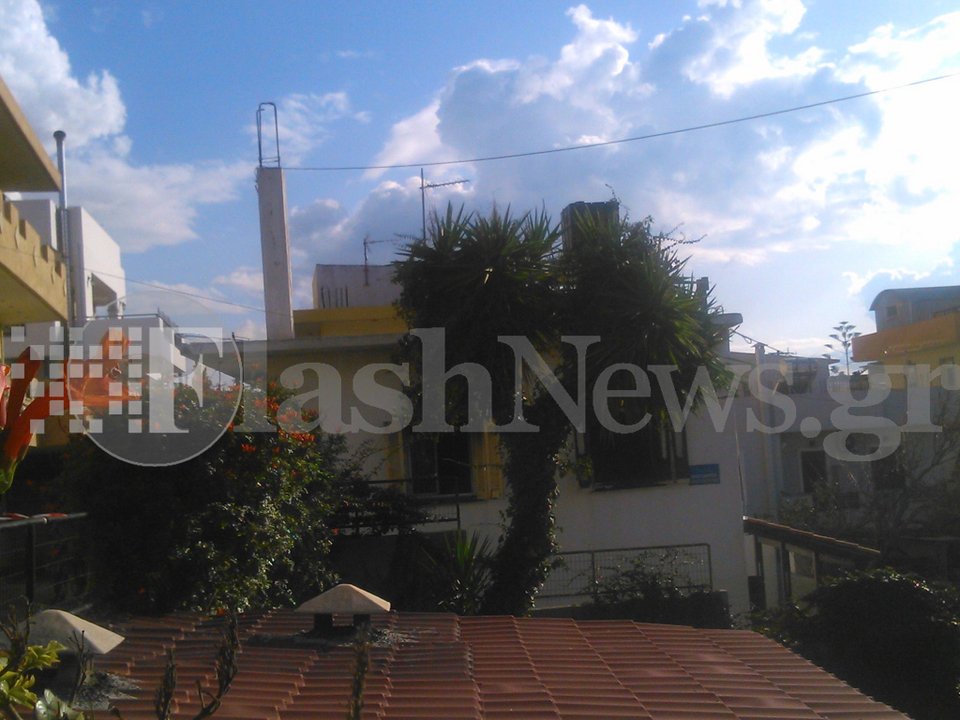 Ηλικιωμένη κάηκε ζωντανή μέσα στο σπίτι της -Ξέσπασε φωτιά από το καντήλι της νεκρής κόρης της [εικόνες] | iefimerida.gr 1