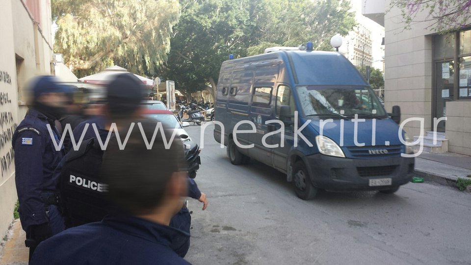 Προφυλακιστέοι οι τρεις για το φονικό με τις μαγκούρες στην Κρήτη -«Δεχόμαστε απειλές» υποστηρίζει η τραγική οικογένεια [εικόνες] | iefimerida.gr 1