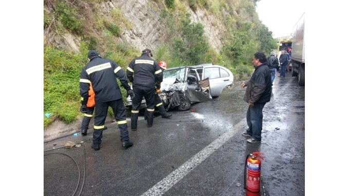 Φρικτό τροχαίο δυστύχημα με έναν νεκρό και τρεις τραυματίες στην Κρήτη -Αγροτικό συγκρούστηκε με νταλίκα [εικόνες] | iefimerida.gr 2