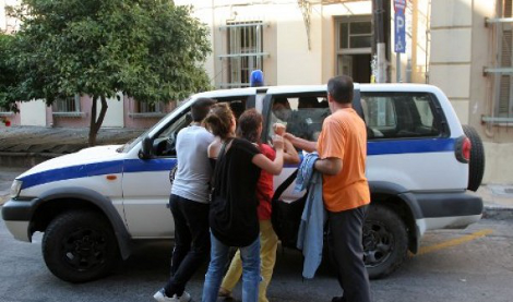 Ξεχειλίζει η οργή στην Κρήτη - Πήγαν να λιντσάρουν τους βιαστές της 25χρονης στο Ηράκλειο [εικόνες&βίντεο] | iefimerida.gr 3