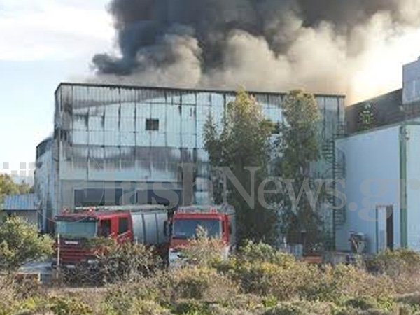 Μεγάλη πυρκαγιά στο εργοστάσιο της Creta Farms στην Κρήτη-Φόβοι για κατάρρευση στέγης [εικόνες] | iefimerida.gr 3