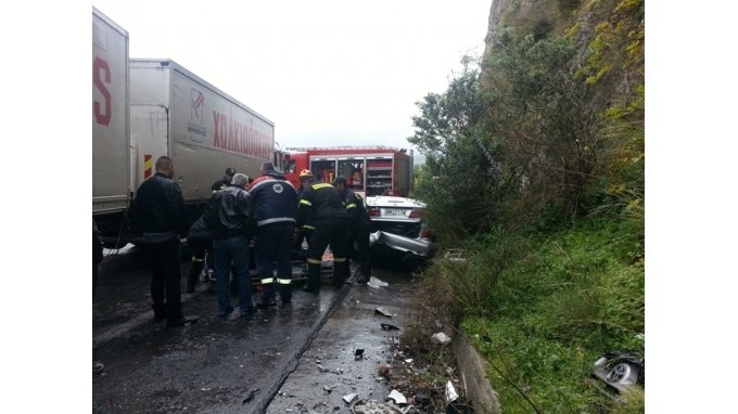 Φρικτό τροχαίο δυστύχημα με έναν νεκρό και τρεις τραυματίες στην Κρήτη -Αγροτικό συγκρούστηκε με νταλίκα [εικόνες] | iefimerida.gr 3