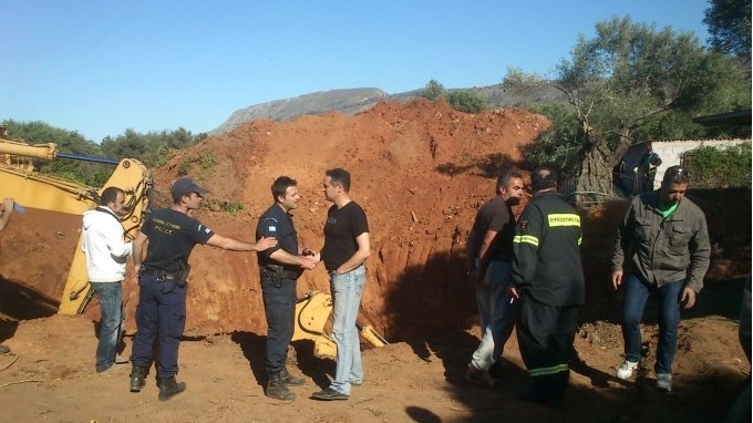 Θρίλερ δίχως τέλος -Για 3η ημέρα συνεχίζονται οι έρευνες για τον εντοπισμό του εργάτη που καταπλακώθηκε από τόνους λάσπης [εικόνες] | iefimerida.gr 2