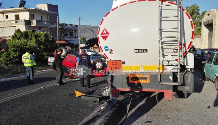 Σφοδρή σύγκρουση βυτιοφόρου με αυτοκίνητο στα Χανιά -Ντελαπάρισε το αμάξι [εικόνες] | iefimerida.gr 1