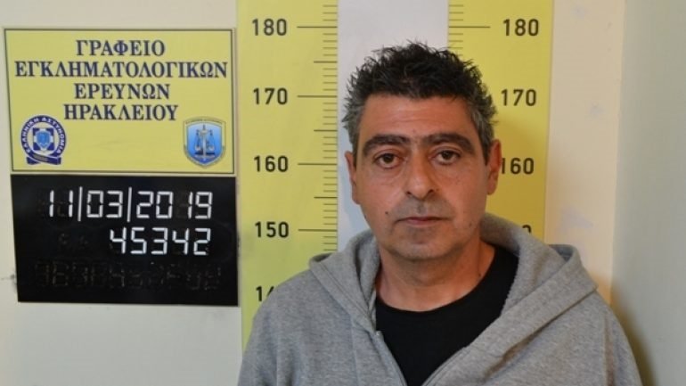 Πρόκειται για τον Εμμανουήλ Νιργιανάκη του Ιωάννη και της Χρυσούλας, που γεννήθηκε το 1971 στο Ηράκλειο Κρήτης