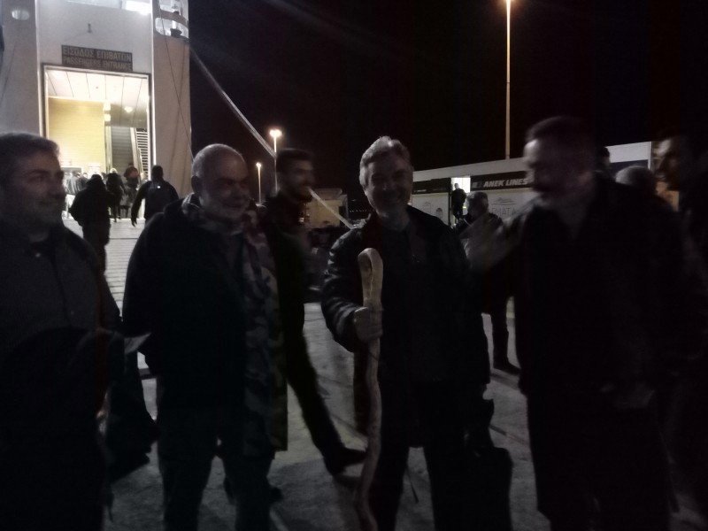 Aναχώρησαν οι Κρητικοί για το συλλαλητήριο -Με σημαίες και κατσούνες [εικόνες] | iefimerida.gr 0