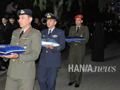 Οι Κρητικοί αποχαιρετούν τον Κωνσταντίνο Μητσοτάκη -Συγκινητικές στιγμές στην ολονυχτία [εικόνες & βίντεο] | iefimerida.gr 4