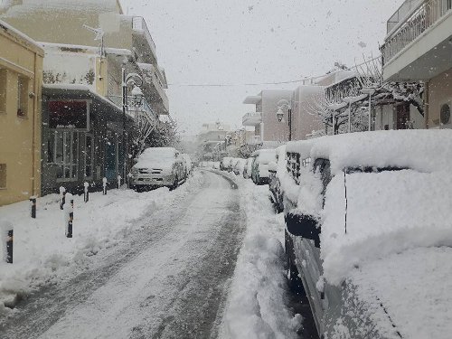 Εκπληκτικές φωτογραφίες από την Κρήτη στα λευκά! Χιόνι ως τις βάρκες [εικόνες] | iefimerida.gr 6