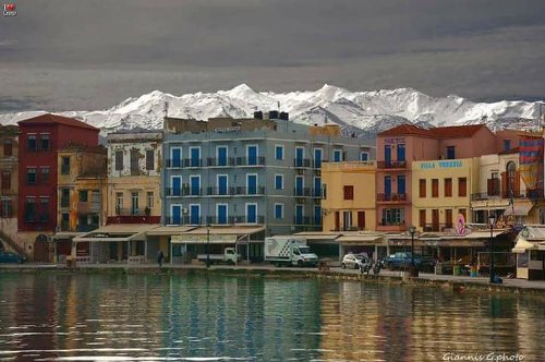 Εκπληκτικές φωτογραφίες από την Κρήτη στα λευκά! Χιόνι ως τις βάρκες [εικόνες] | iefimerida.gr 9