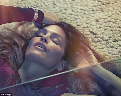 Θανατηφόρα ομορφιά -Η σαγηνευτική Σίντι Κρόφορντ στα 48 της με μαγιό, καθηλώνει [εικόνες] | iefimerida.gr 2