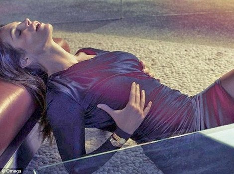 Θανατηφόρα ομορφιά -Η σαγηνευτική Σίντι Κρόφορντ στα 48 της με μαγιό, καθηλώνει [εικόνες] | iefimerida.gr 3