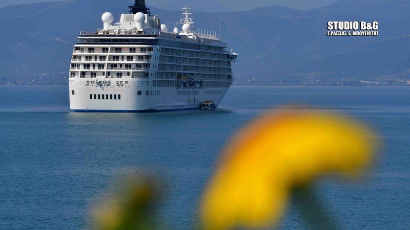 The World: Το πλωτό «παλάτι» που κατέπλευσε στο Ναύπλιο [εικόνες & βίντεο] | iefimerida.gr 0