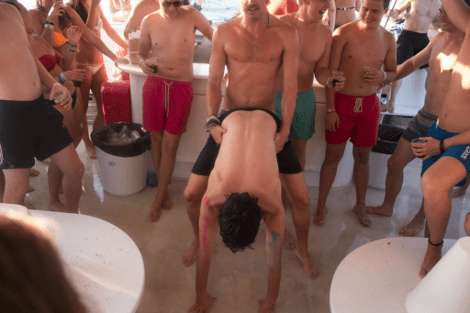 Οι κρουαζιέρες των οργίων στη Βαρκελώνη -Τα μεθύσια μέχρι τελικής πτώσης και τα έκτροπα σε πλοία που κάνουν βόλτες τους τουρίστες [εικόνες] | iefimerida.gr 0