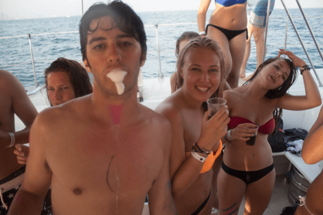 Οι κρουαζιέρες των οργίων στη Βαρκελώνη -Τα μεθύσια μέχρι τελικής πτώσης και τα έκτροπα σε πλοία που κάνουν βόλτες τους τουρίστες [εικόνες] | iefimerida.gr 9