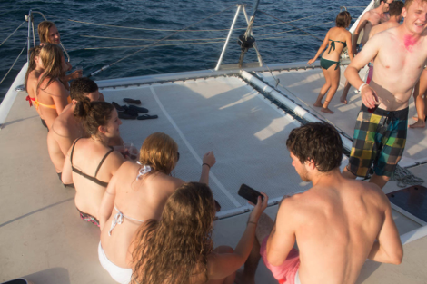 Οι κρουαζιέρες των οργίων στη Βαρκελώνη -Τα μεθύσια μέχρι τελικής πτώσης και τα έκτροπα σε πλοία που κάνουν βόλτες τους τουρίστες [εικόνες] | iefimerida.gr 5