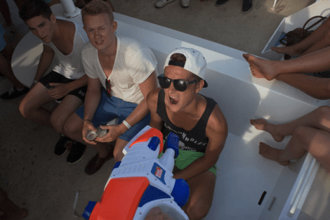 Οι κρουαζιέρες των οργίων στη Βαρκελώνη -Τα μεθύσια μέχρι τελικής πτώσης και τα έκτροπα σε πλοία που κάνουν βόλτες τους τουρίστες [εικόνες] | iefimerida.gr 8