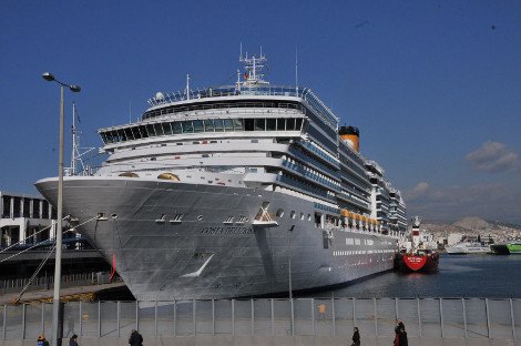 Costa Deliziosa -Το πρώτο κρουαζιερόπλοιο που «έπιασε» στον Πειραιά για το 2014 μετέφερε στην Αθήνα 3.000 τουρίστες [εικόνες] | iefimerida.gr 1