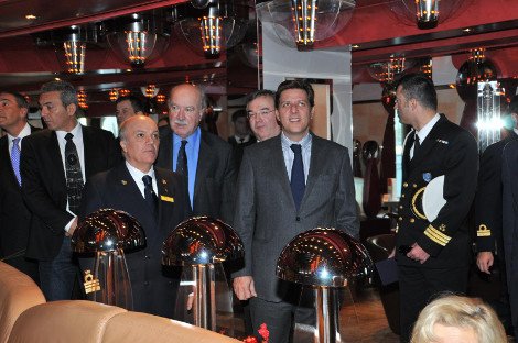 Costa Deliziosa -Το πρώτο κρουαζιερόπλοιο που «έπιασε» στον Πειραιά για το 2014 μετέφερε στην Αθήνα 3.000 τουρίστες [εικόνες] | iefimerida.gr 2