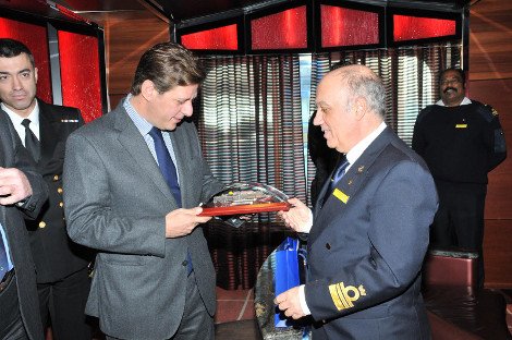 Costa Deliziosa -Το πρώτο κρουαζιερόπλοιο που «έπιασε» στον Πειραιά για το 2014 μετέφερε στην Αθήνα 3.000 τουρίστες [εικόνες] | iefimerida.gr 4