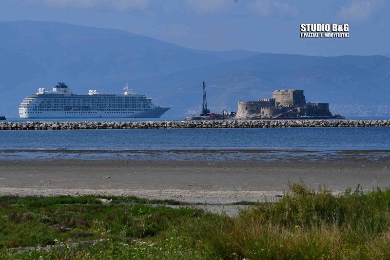 The World: Το πλωτό «παλάτι» που κατέπλευσε στο Ναύπλιο [εικόνες & βίντεο] | iefimerida.gr 2