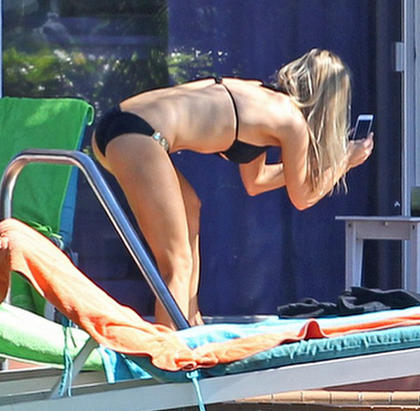 Η Johanna Krupa απολαμβάνει το ήλιο στην πισίνα της και το Instagram ζαλίζεται [εικόνες] | iefimerida.gr 2