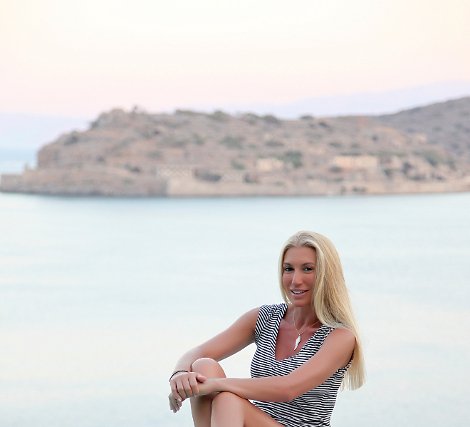«Σπιναλόγκα, μέσα από τα μάτια μου» -Το μοναδικό λεύκωμα της Τζίνας Ξανθάκη που αποτυπώνει την ξεχωριστή ομορφιά του νησιωτικού βράχου | iefimerida.gr 0