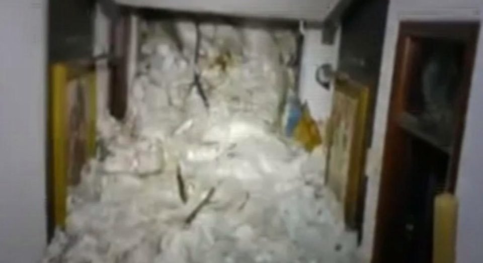 «Βοήθεια! Πεθαίνουμε από το κρύο»: Τα δραματικά sms των εγκλωβισμένων στο ξενοδοχείο που θάφτηκε από το χιόνι | iefimerida.gr 1