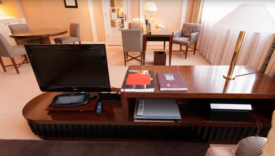 Σε αυτή τη σουίτα σε ξενοδοχείο της Αθήνας έμεινε χθες το βράδυ η Τζολί [εικόνες] | iefimerida.gr 4