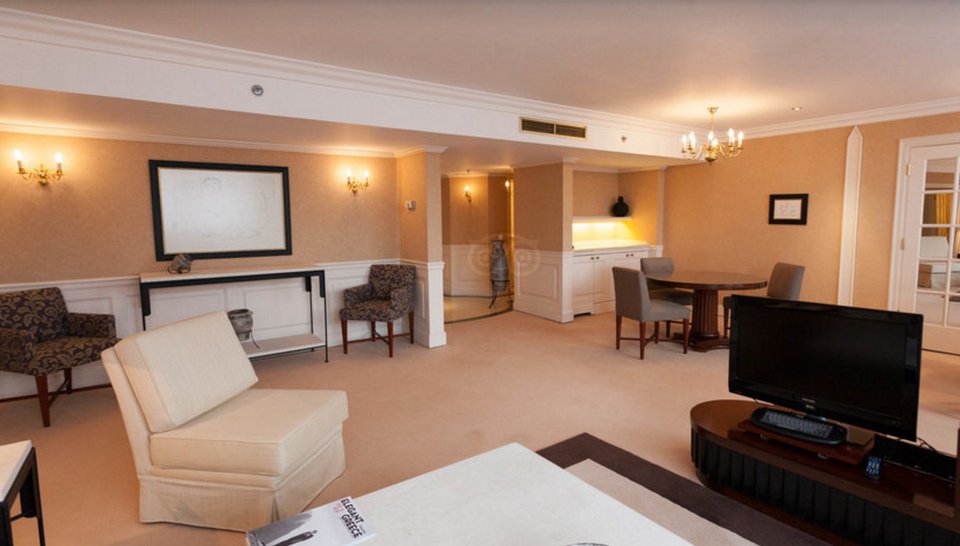 Σε αυτή τη σουίτα σε ξενοδοχείο της Αθήνας έμεινε χθες το βράδυ η Τζολί [εικόνες] | iefimerida.gr 5