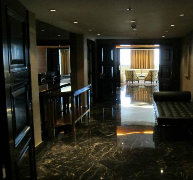 Σε αυτή τη σουίτα σε ξενοδοχείο της Αθήνας έμεινε χθες το βράδυ η Τζολί [εικόνες] | iefimerida.gr 9