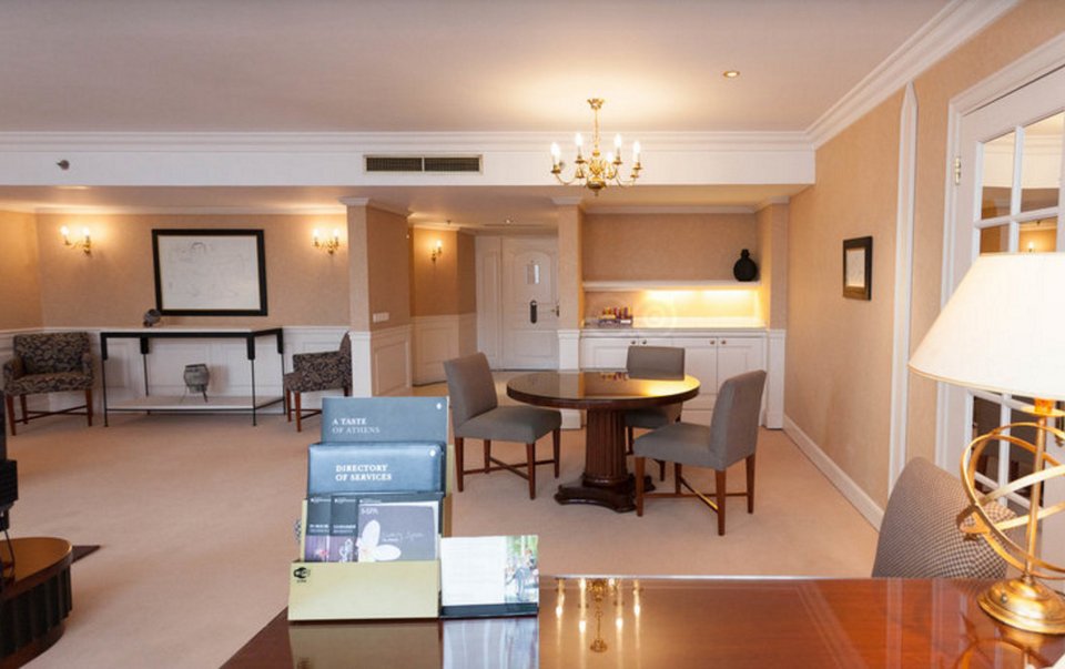 Σε αυτή τη σουίτα σε ξενοδοχείο της Αθήνας έμεινε χθες το βράδυ η Τζολί [εικόνες] | iefimerida.gr 7