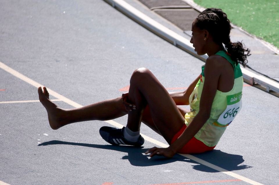 Ρίο 2016: Απίστευτη δρομέας από την Αιθιοπία -Ετρεξε με ένα παπούτσι και αποθεώθηκε [εικόνες] | iefimerida.gr 2