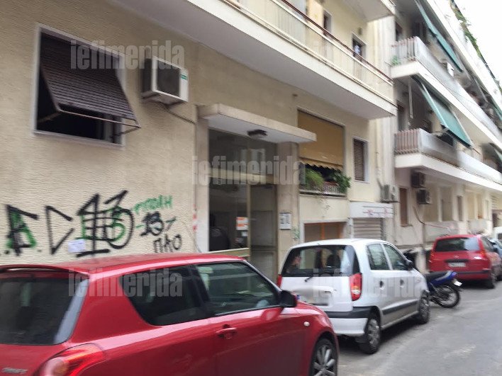 Σε αυτό το υπόγειο διαμέρισμα, αγκαλιά με το Καλάσνικοφ, κρυβόταν ο Αλβανός πιστολέρο του Μικρολίμανου [εικόνες] | iefimerida.gr 4