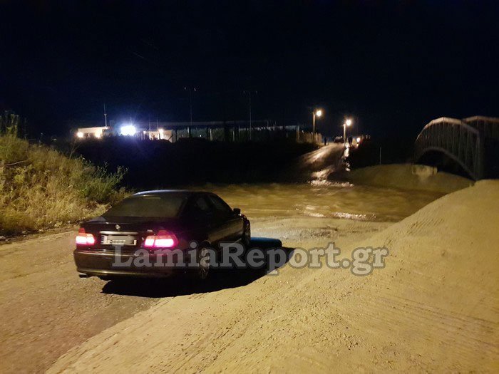 Λαμία: Πήγε να περάσει τον χείμαρρο με το αμάξι του και... τον κατάπιε [εικόνες] | iefimerida.gr 3