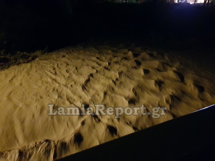 Λαμία: Πήγε να περάσει τον χείμαρρο με το αμάξι του και... τον κατάπιε [εικόνες] | iefimerida.gr 1