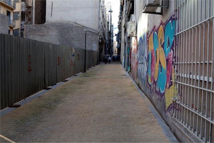 Η νέα, πιο λαμπερή πραγματικότητα στους δρόμους του ιστορικού κέντρου μέσα από τα μάτια των κατοίκων του [εικόνες]  | iefimerida.gr 1