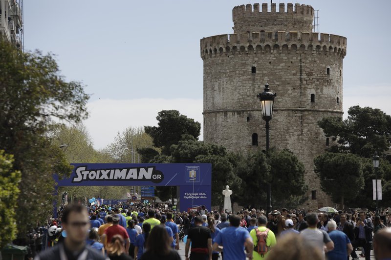 Η Stoiximan για τρίτη  συνεχή χρονιά, δίπλα στον Διεθνή Μαραθώνιο «Μέγας Αλέξανδρος» [εικόνες] | iefimerida.gr 1