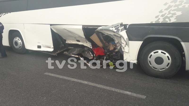 Λεωφορείο συγκρούστηκε με ΙΧ στη Στυλίδα [εικόνες] | iefimerida.gr 0
