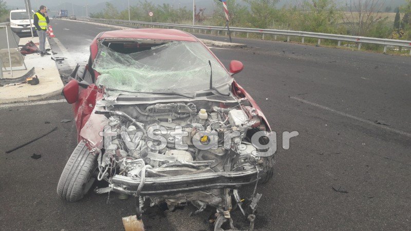 Λεωφορείο συγκρούστηκε με ΙΧ στη Στυλίδα [εικόνες] | iefimerida.gr 1