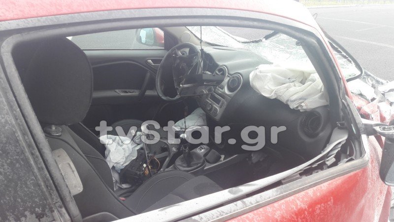 Λεωφορείο συγκρούστηκε με ΙΧ στη Στυλίδα [εικόνες] | iefimerida.gr 3