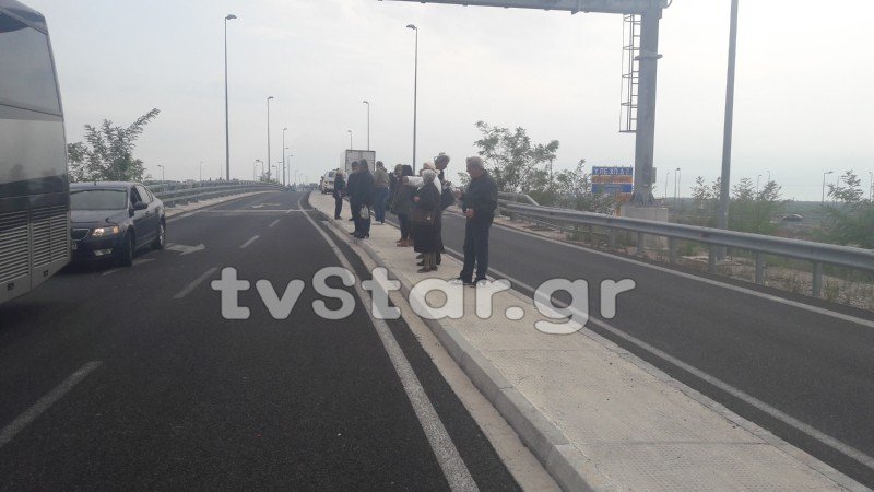 Λεωφορείο συγκρούστηκε με ΙΧ στη Στυλίδα [εικόνες] | iefimerida.gr 4