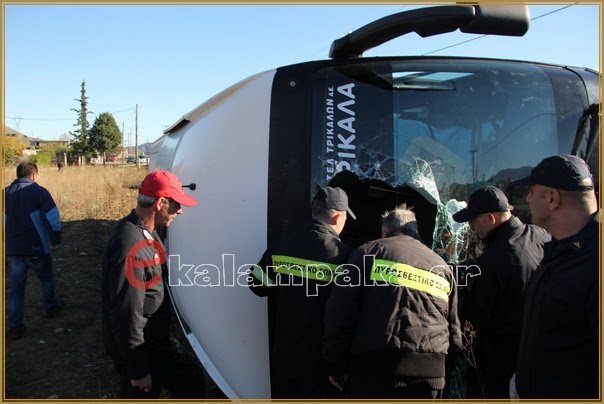 Λεωφορείο του ΚΤΕΛ με μαθητές έπεσε σε χωράφι και ανετράπη -Δεν τραυματίστηκαν [εικόνες] | iefimerida.gr 0