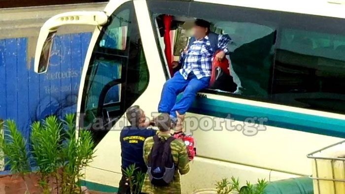 Πρόεδρος ΚΤΕΛ Αχαΐας: Οι επιβάτες έσπαγαν τα τζάμια του λεωφορείου για να σωθούν από τα νερά | iefimerida.gr 0